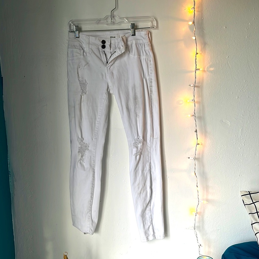 White denim jeans